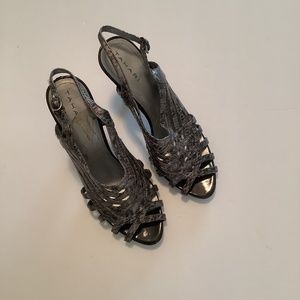 Tahari All Man Made Shoes Gray Size 8